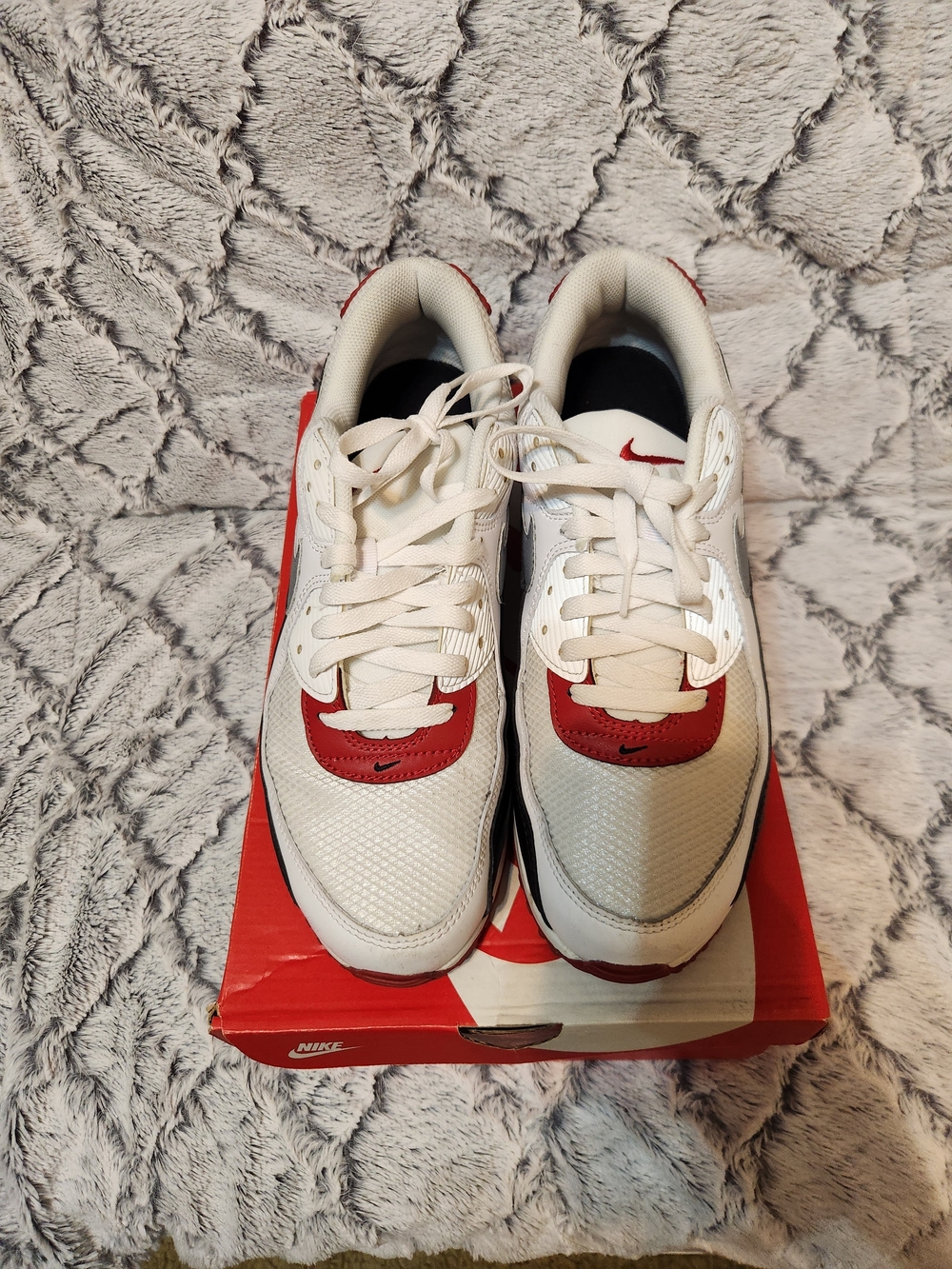 Nike Men's White and Red Low-Top Sneakers